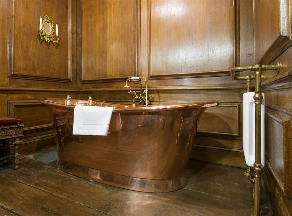 Oak En-suite bathroom – first floor at Broughton Hall in Broughton, near Skipton, North Yorkshire