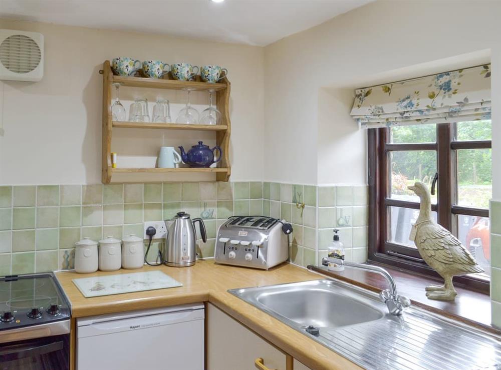 Fully equipped kitchen with dining area at Bluebell Cottage, 