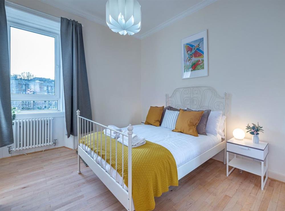 Double bedroom (photo 4) at Brunton Apartment in Edinburgh, Midlothian