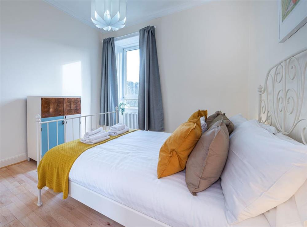 Double bedroom (photo 5) at Brunton Apartment in Edinburgh, Midlothian