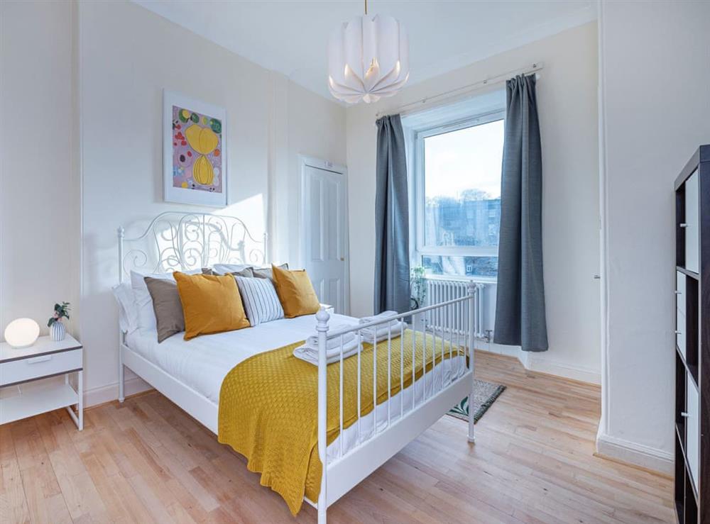 Double bedroom at Brunton Apartment in Edinburgh, Midlothian