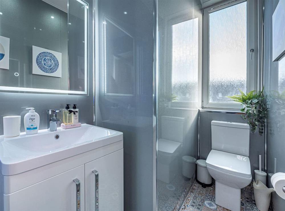 Shower room at Brunton Apartment in Edinburgh, Midlothian