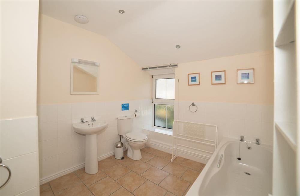 The bathroom at Bryn Gwalia in Criccieth, Lleyn Peninsula, Gwynedd