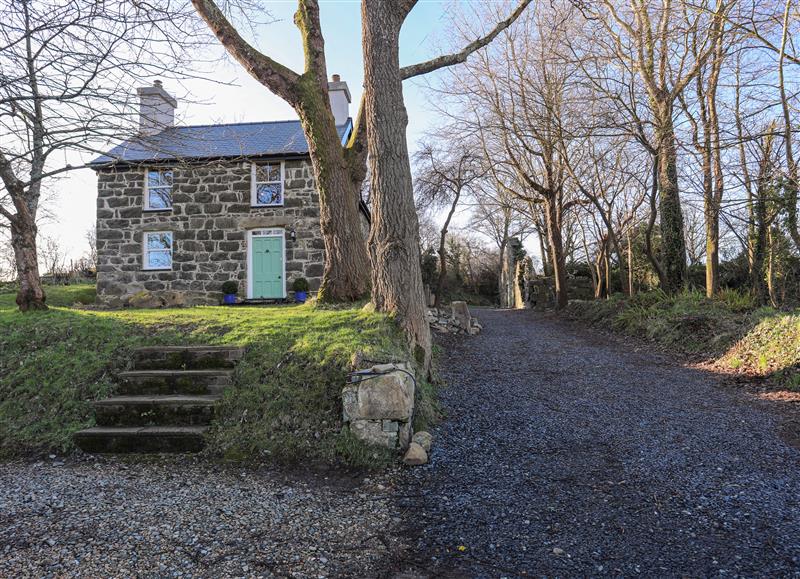 The setting of Bryn Moelyn Cottage (photo 3) at Bryn Moelyn Cottage, Yr Efail near Morfa Nefyn