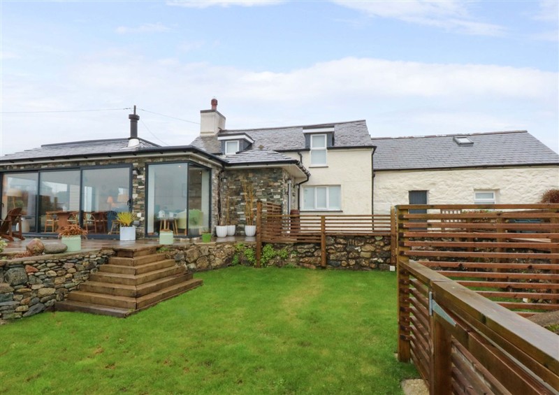 This is the setting of Bryn Mor Cottage at Bryn Mor Cottage, Mynytho near Llanbedrog