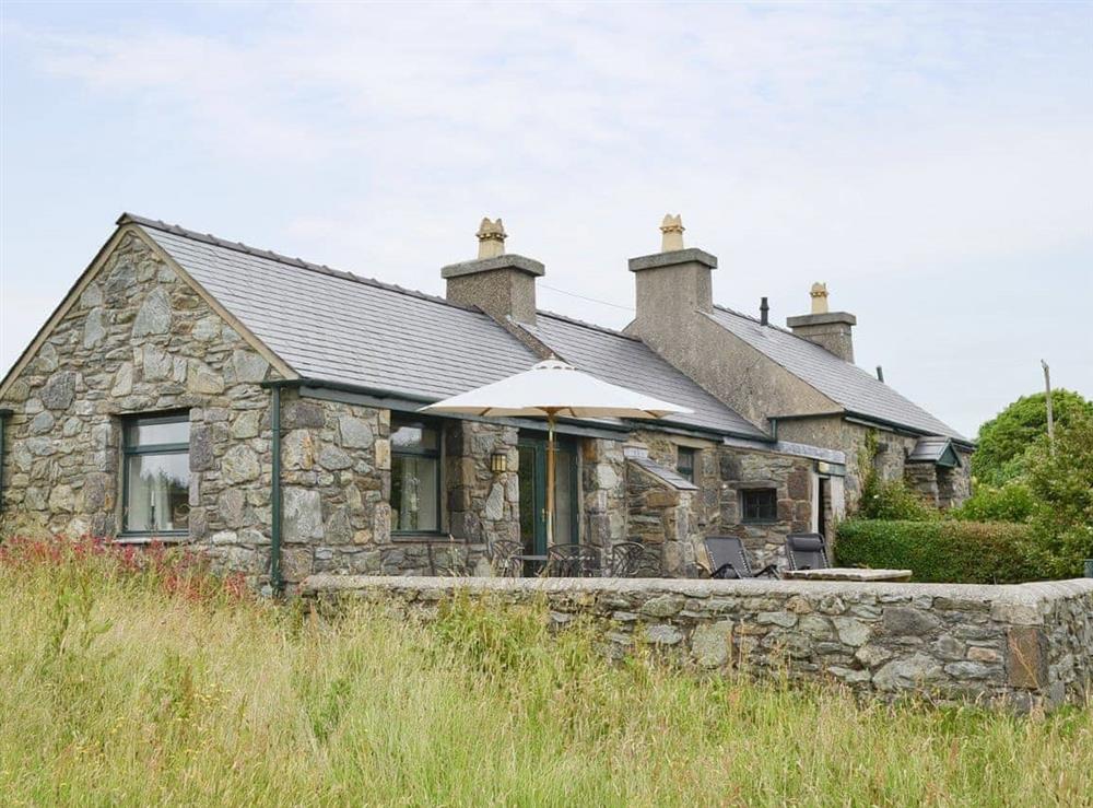 Outstanding detached cottage at Bryn Tirion in Trefor, Anglesey, Gwynedd