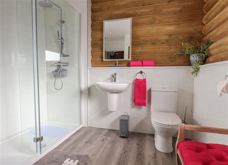 The bathroom at Brynallt Country Park Redwood Lodge, Frankton near Ellesmere