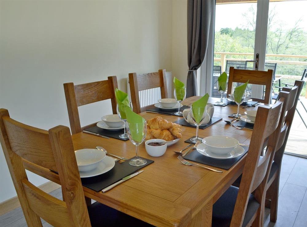 Generous sized dining area at Woodland Lodge, 