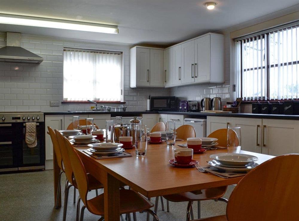 Kitchen and dining area at Brynich Villa in Brecon, Powys