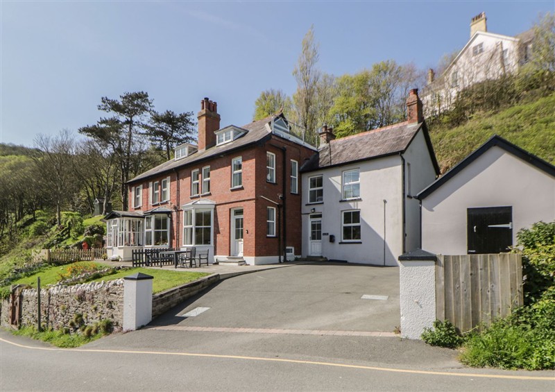 The setting of Brynmorfa at Brynmorfa, Llangrannog
