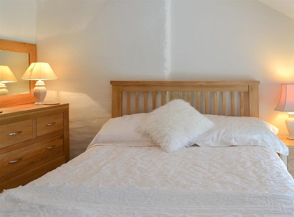 Cosy and inviting double bedroom at Bryntrisant in Devil’s Bridge, near Aberystwyth, Dyfed