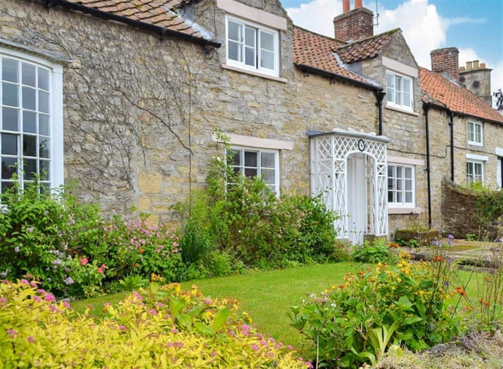 Beautiful cottage (photo 2) at Buckingham Square in Helmsley, North Yorkshire