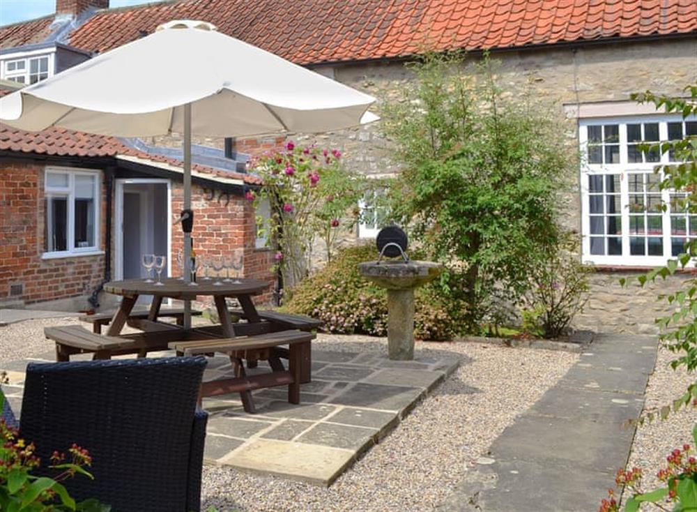 Well presented patio area at Buckingham Square in Helmsley, North Yorkshire