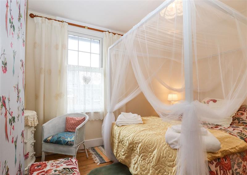 A bedroom in Bumble Bee Cottage at Bumble Bee Cottage, Ospringe near Faversham