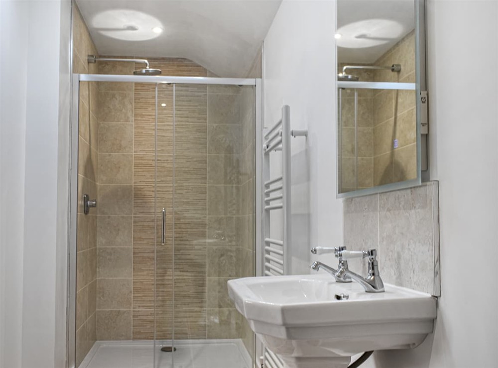 Bathroom at Bumblebee Cottage in Inwardleigh, near Okehampton, Devon