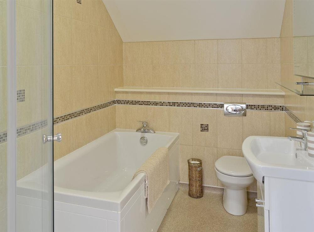 Family bathroom with separate shower cubicle at Bumblebee Cottage in Skipsea, near Hornsea, North Humberside
