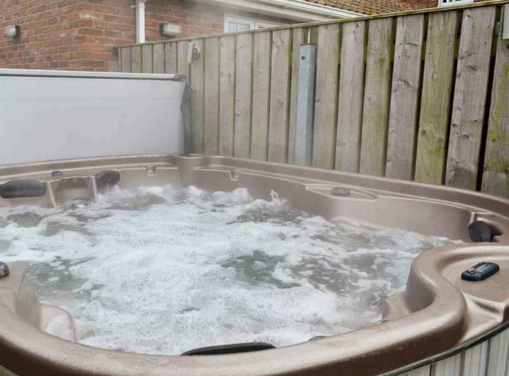 Luxurious hot tub at Bumblebee Cottage in Skipsea, near Hornsea, North Humberside