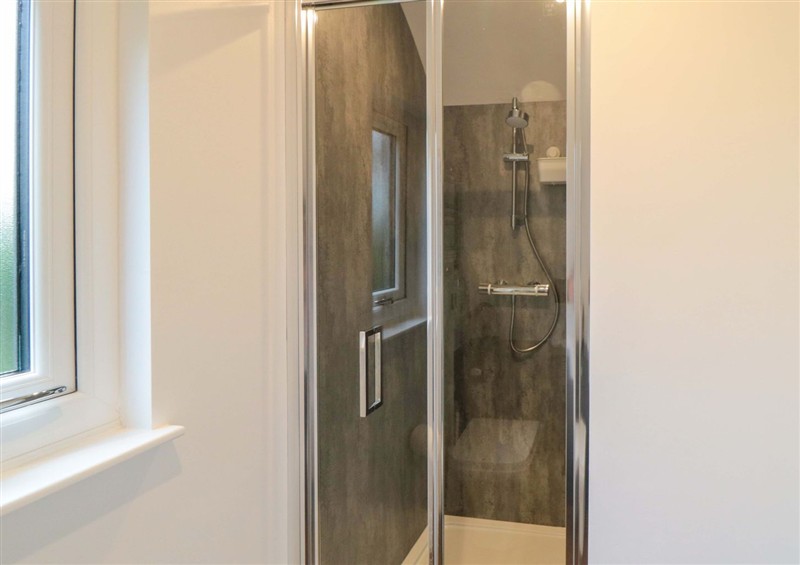 This is the bathroom at Bumblebee Glamping Pod, Thornton Dale