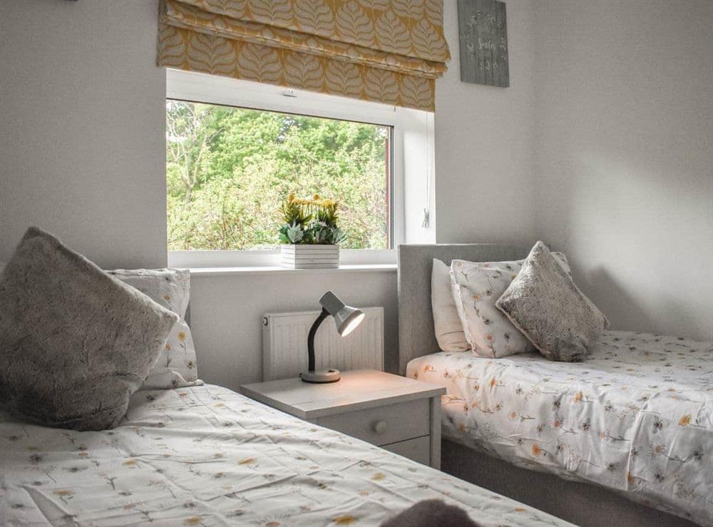 Twin bedroom at Bumblebee Lodge in Staithes, North Yorkshire