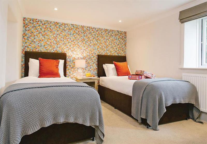 Twin bedroom in the Godolphin Cottage 2 at Burn Park in Stratton, Nr Bude