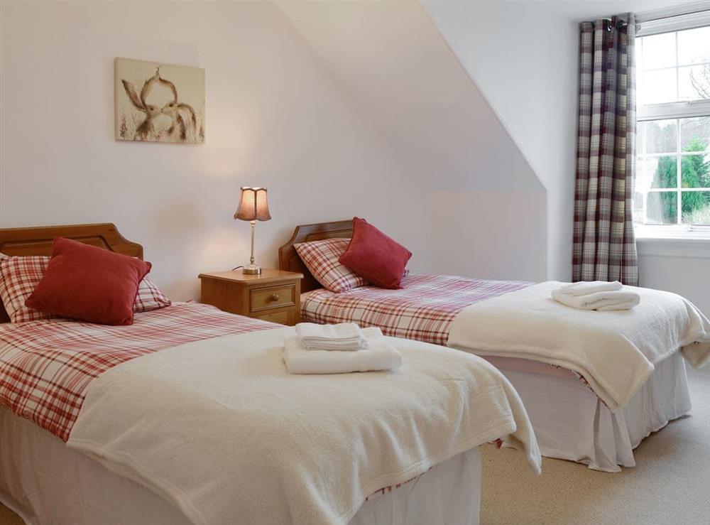 Light and airy twin bedroom at Burnbrae Cottage in Bridgend of Lintrathen, near Forfar, Angus