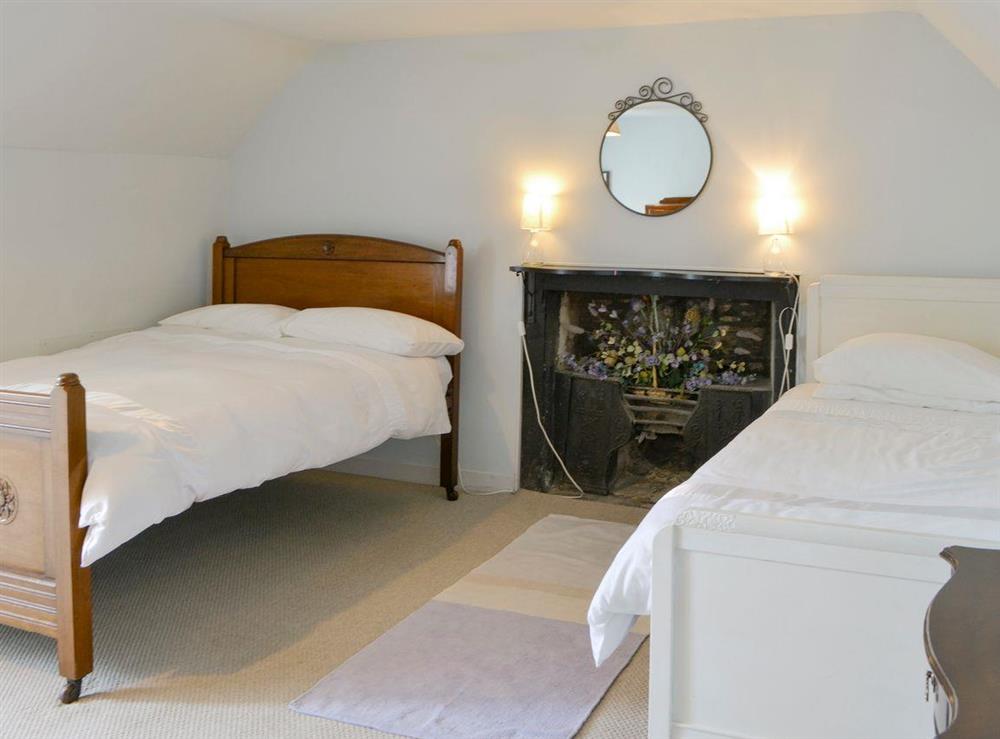 Airy twin bedroom at Burnfoot of Cluden in Holywood, by Dumfries, Dumfriesshire