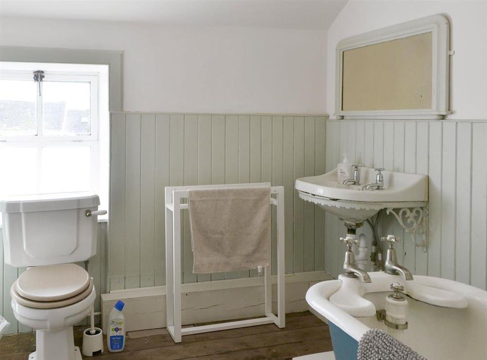 Family bathroom at Burnfoot of Cluden in Holywood, by Dumfries, Dumfriesshire