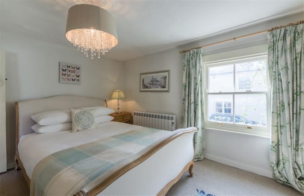 First floor: Master bedroom with king-size bed at Burnham Cottage, Wells-next-the-Sea