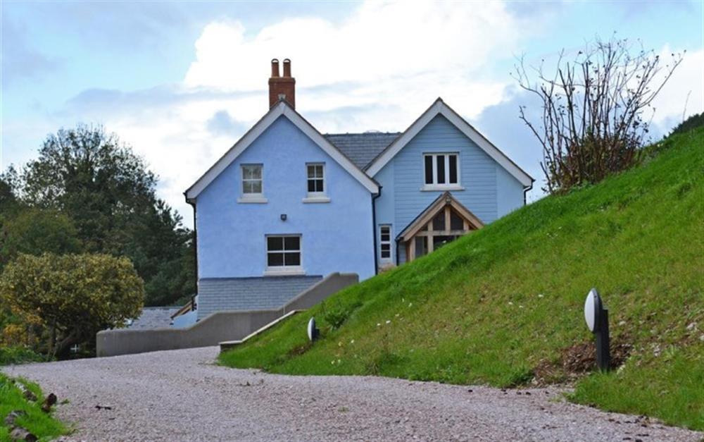 Approach from driveway at Burnt House in Bantham