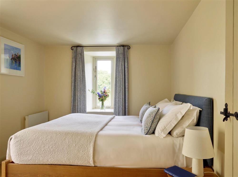 Bedroom one, with a 5’ king-size bed at Burrator Cottage, Dartmouth