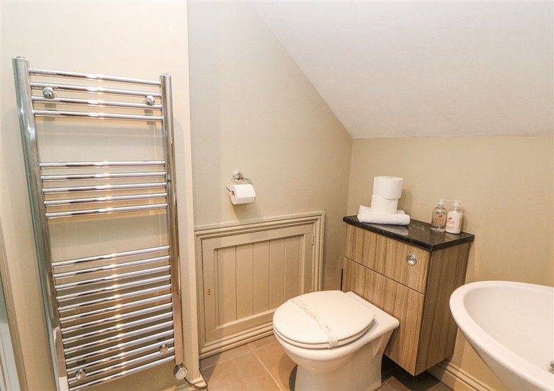 The bathroom (photo 8) at Burrs Farm, Chelmorton