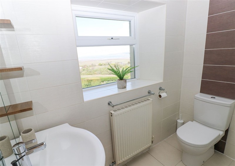 This is the bathroom at Burry House, Llanmorlais