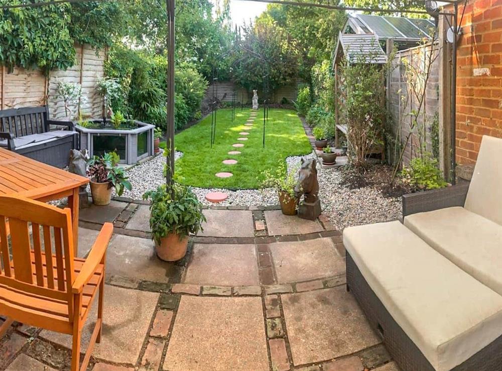 Garden at Burwood Cottage in Chalkhouse Green, near Reading, Oxfordshire