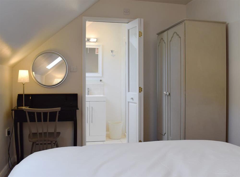 Double bedroom with en-suite at Burwyns in Ventnor, Isle of Wight