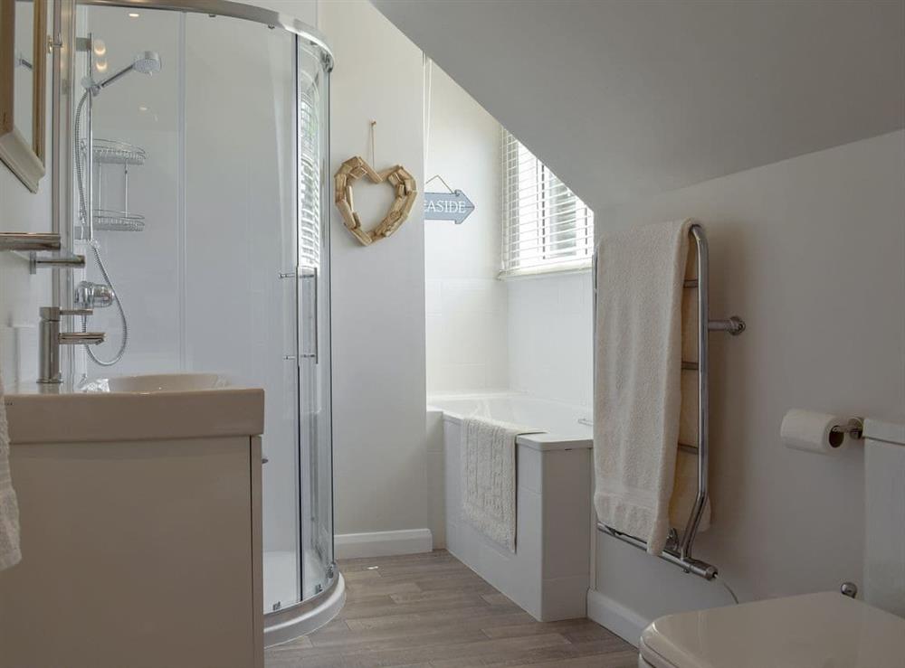 Wonderful en-suite en-suite with bath and shower cubicle at Burwyns in Ventnor, Isle of Wight