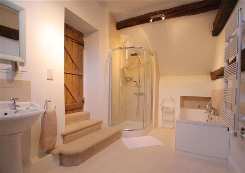 The bathroom at Butlers Cottage, Burford