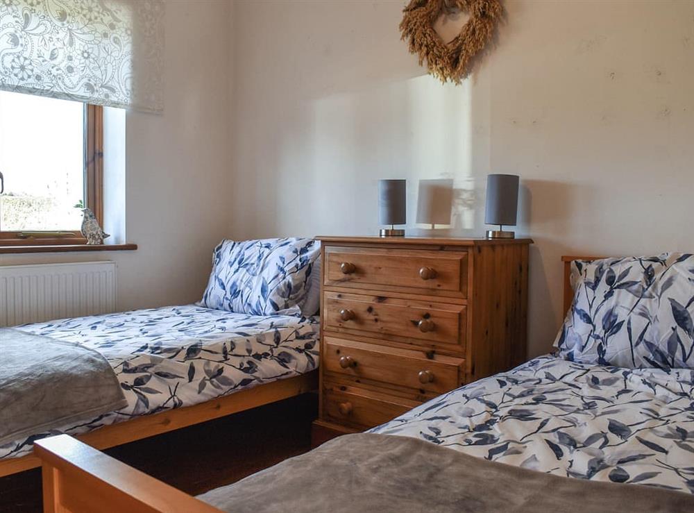Twin bedroom at Buttercup Barn in Wootton, Isle of Wight