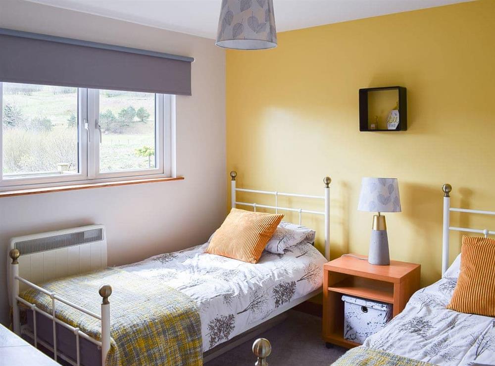 Twin bedroom at Buttercup Bothy in Glendevon, Clackmannanshire
