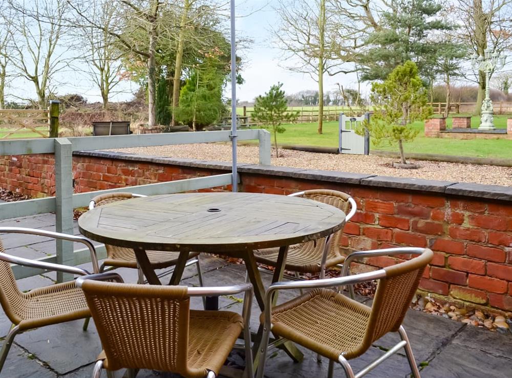Sitting-out-area at Buttermilk Cottage in Tetney, near Cleethorpes, Lincolnshire