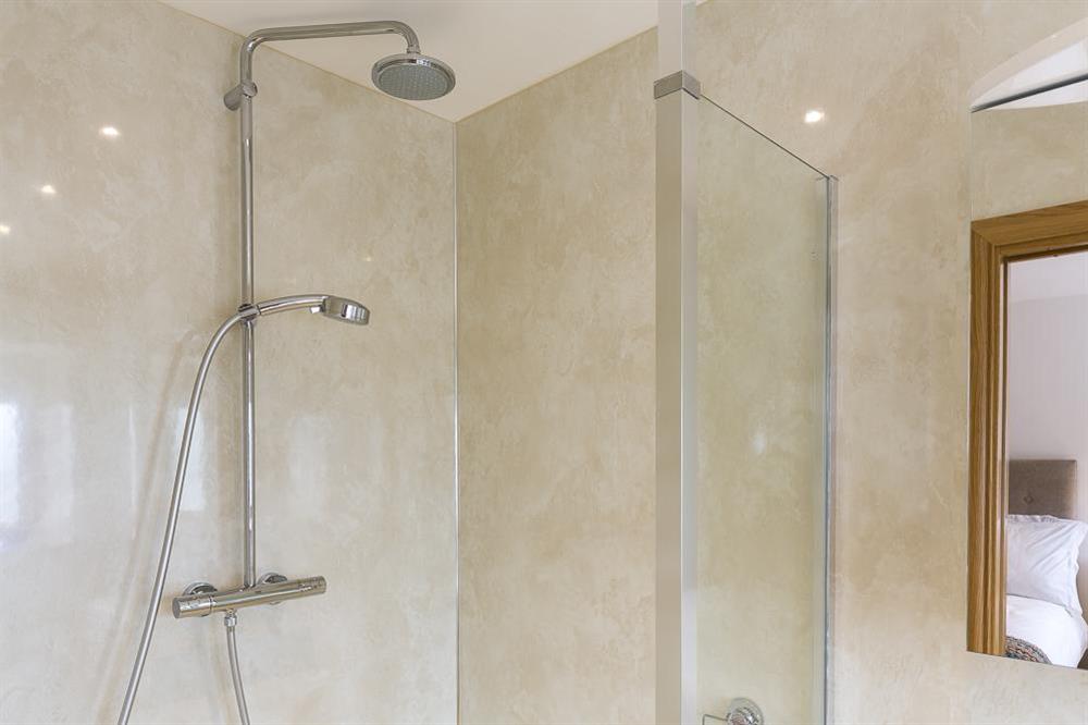 En suite with a large walk-in shower