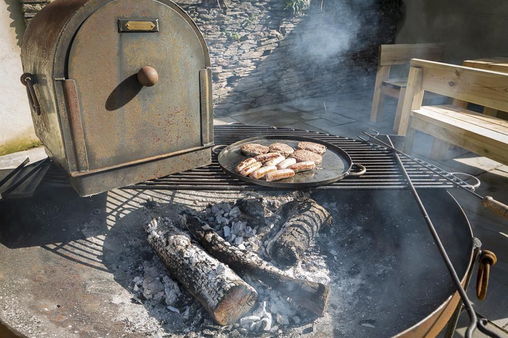 The fire pit can be adapted for use as either a barbecue or pizza oven