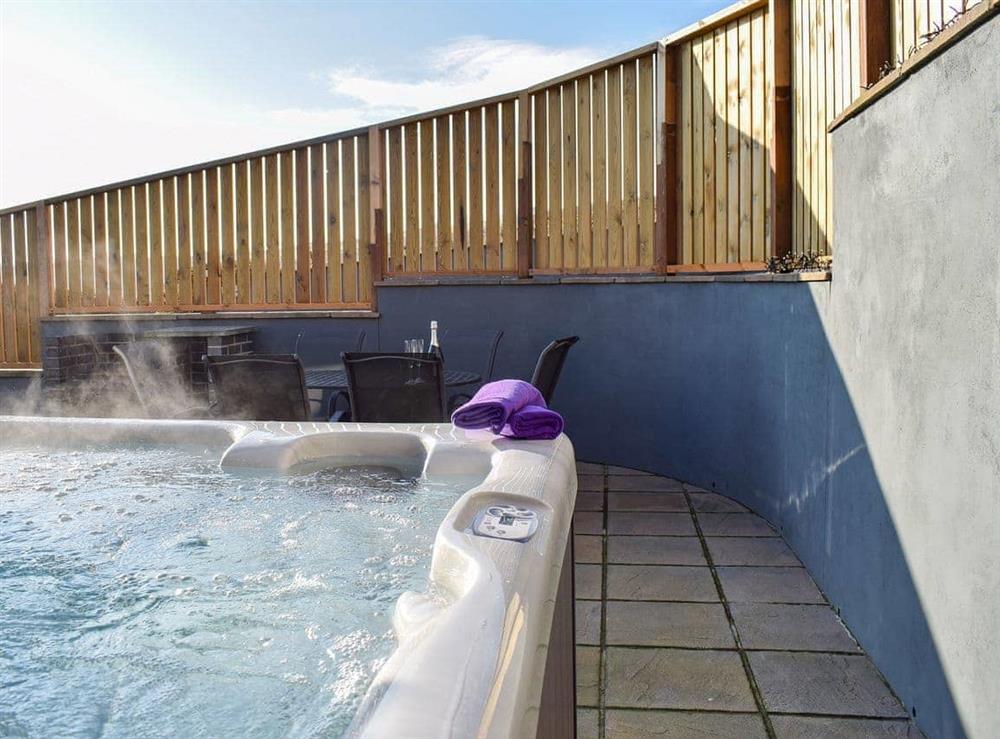 Luxurious hot tub at Barn 3, 