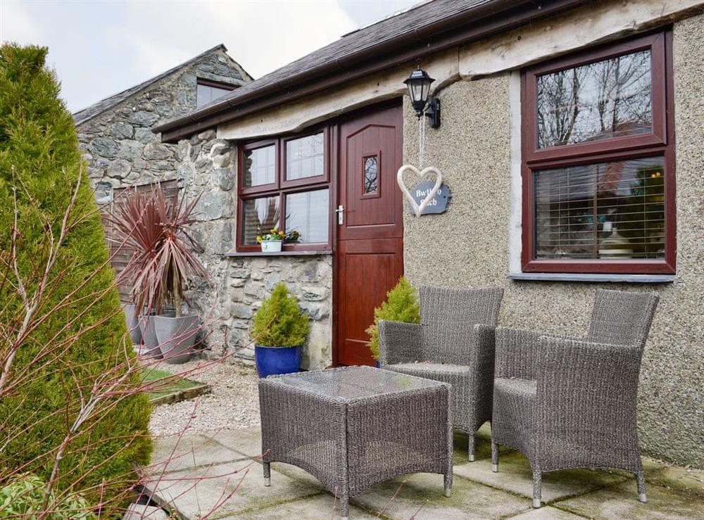 Private patio area with outdoor furniture at Bwthyn Bach in Dyffryn Ardudwy, near Barmouth, Gwynedd