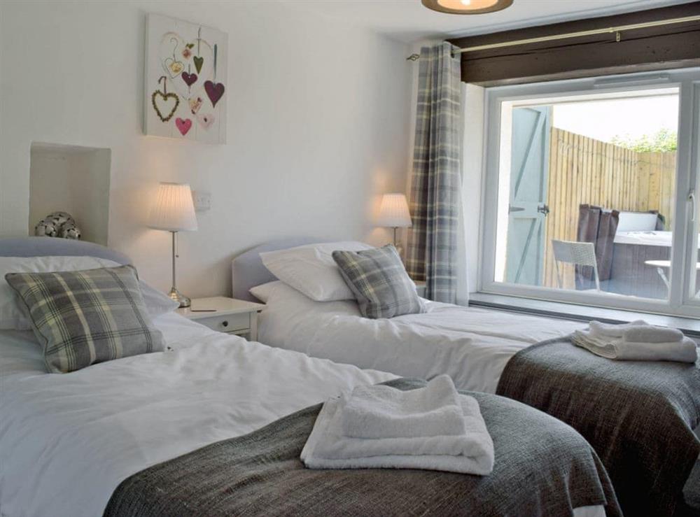 Cosy twin bedroom at Bwthyn Bwlford in Johnston, near Broad Haven, Dyfed