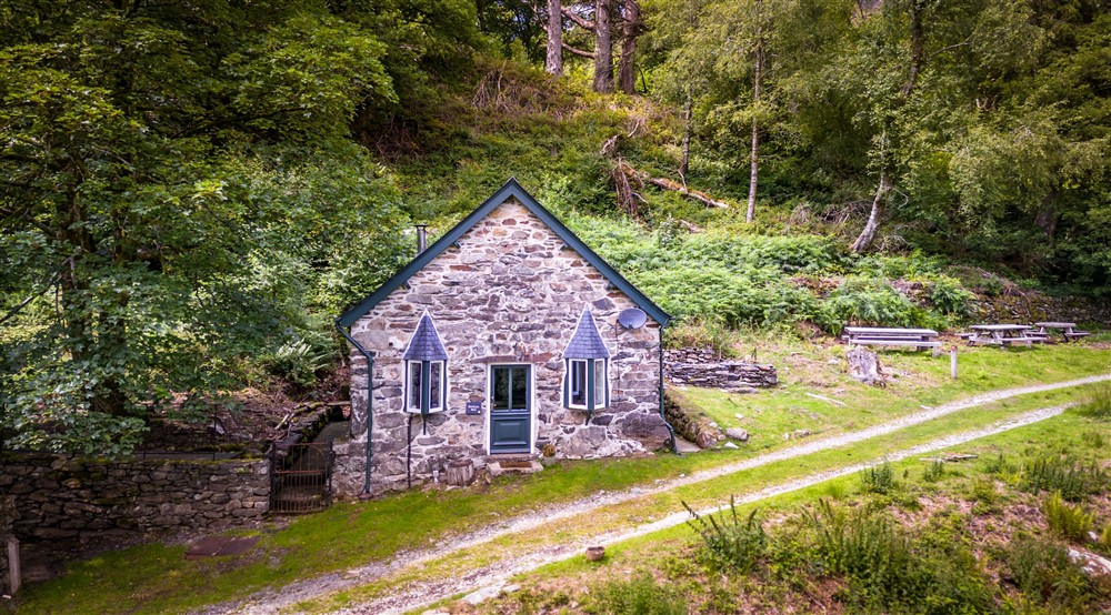 The exterior of Bwthyn Mai, Gwynedd (photo 2) at Bwthyn Mai in Beddgelert, Gwynedd