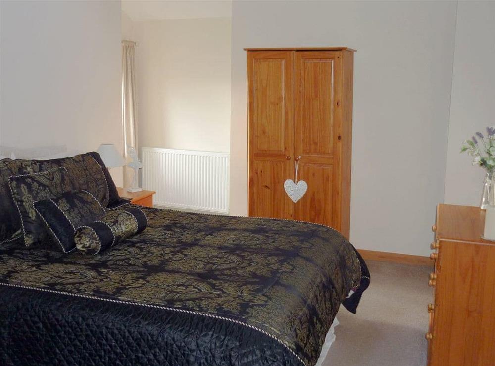 Comfortable double bedroom at Bwthyn Meulan in Llandwrog, Nr. Caernarfon, Gwynedd