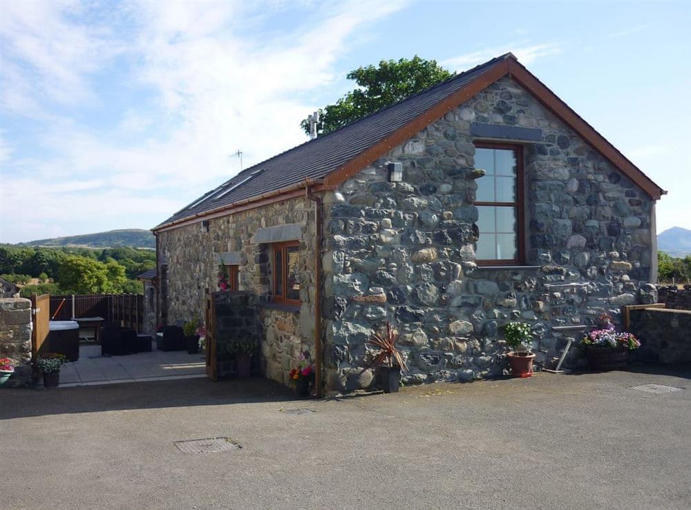 Delightful stone-built barn conversion at Bwthyn Meulan in Llandwrog, Nr. Caernarfon, Gwynedd