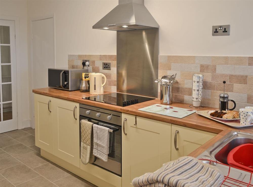 well equipped kitchen at Bwthyn Pereos in Cemaes Bay, Gwynedd