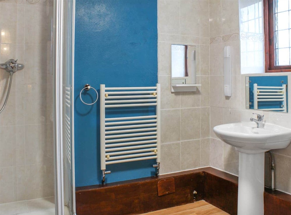 Bathroom at Byre Cottage in Liskeard, Cornwall