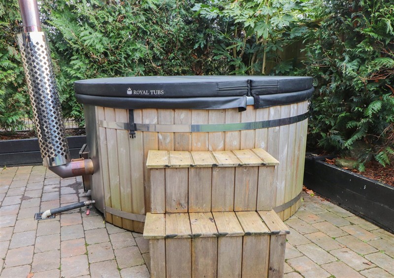 There is a hot tub at Caban Tan Y Dderwen, Chwilog